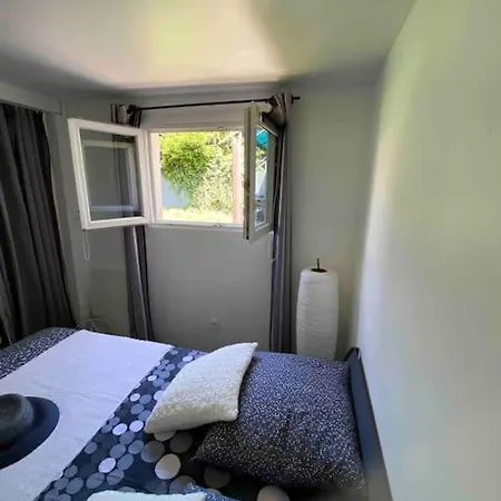 Maisonnette Independante Avec Jardin *