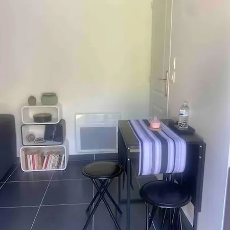Maisonnette Independante Avec Jardin *